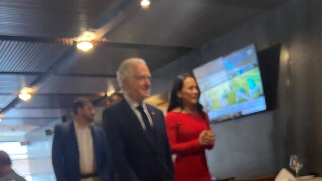 Elecciones 2023: En restaurante de CDMX se reúnen Santiago Creel y Alenjadra del Moral.