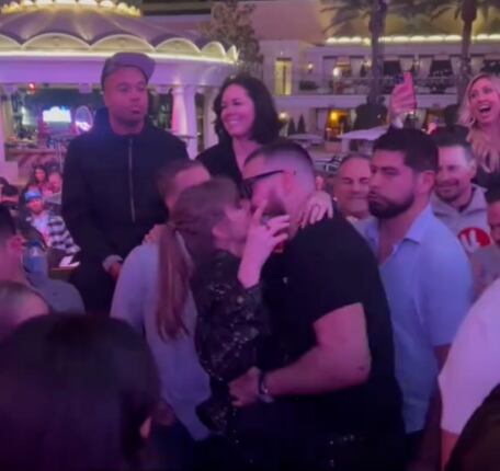 Taylor Swift y Travis Kelce en el after party del Super Bowl 2024