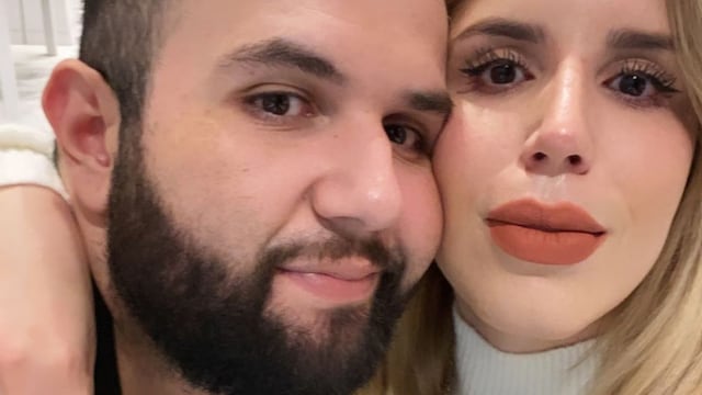 Carín León con Alejandra Esquer