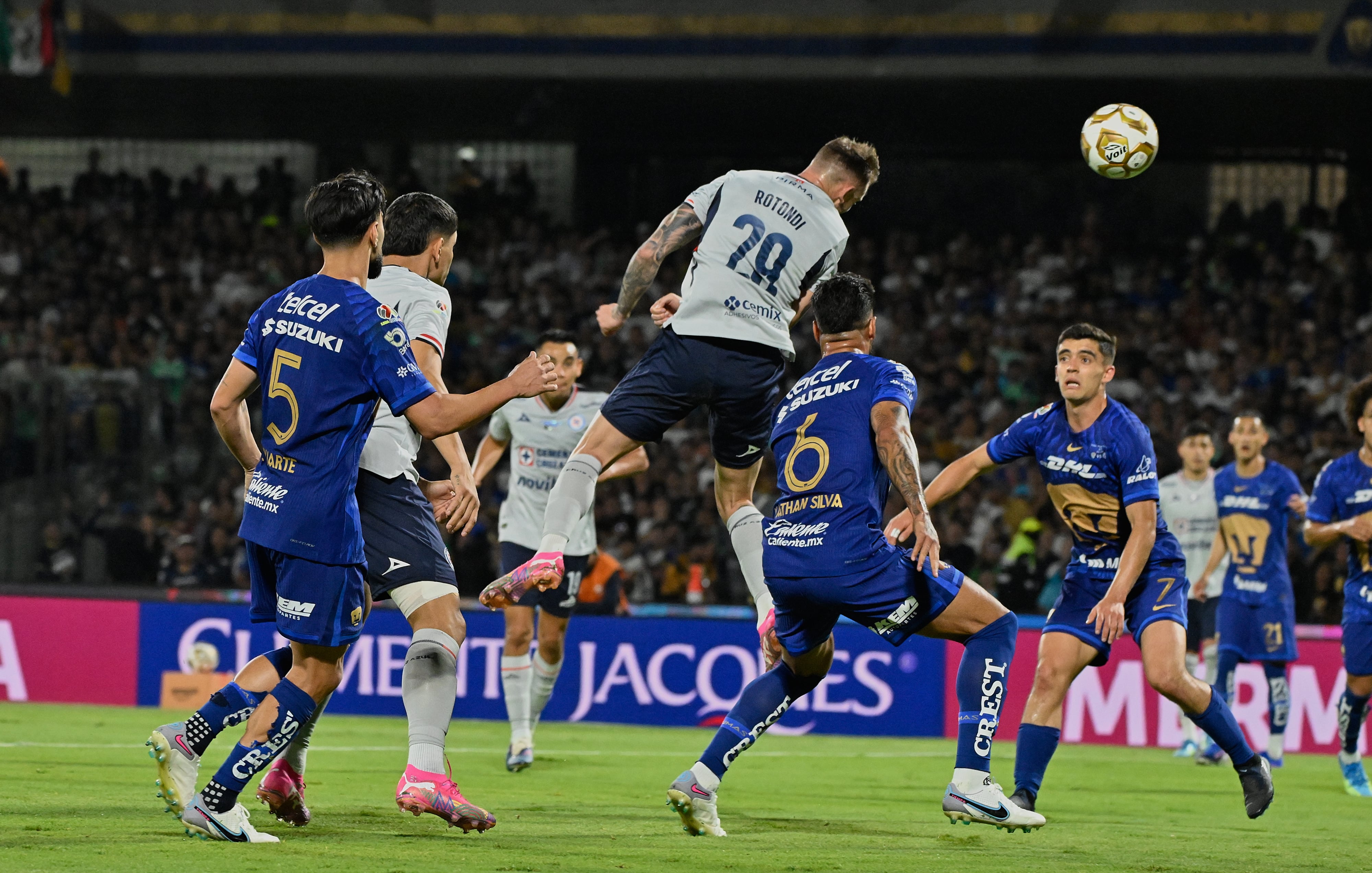 Pumas rompe la sequía y se corona ante Cruz Azul en la Liga MX.