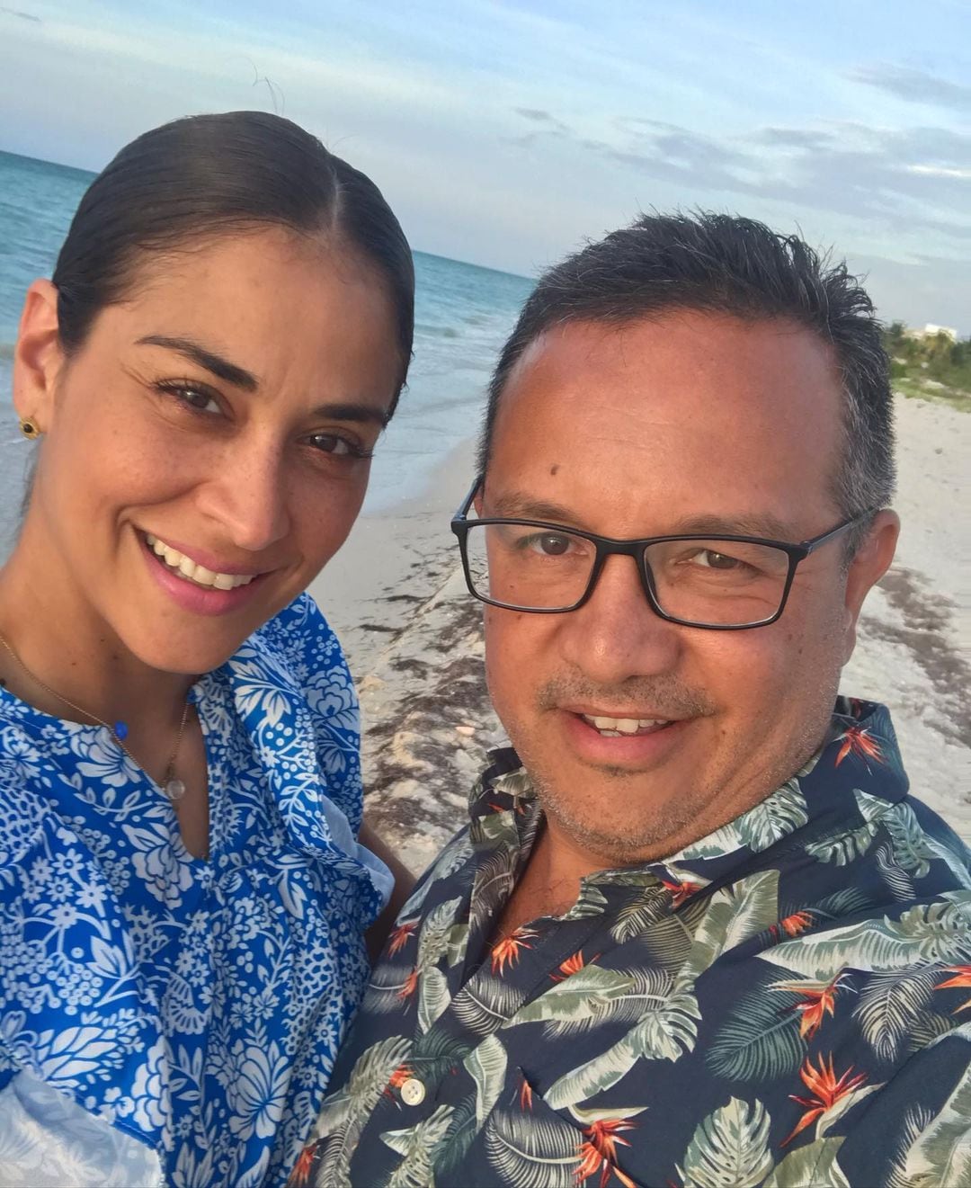 Adrián Patiño y esposa
