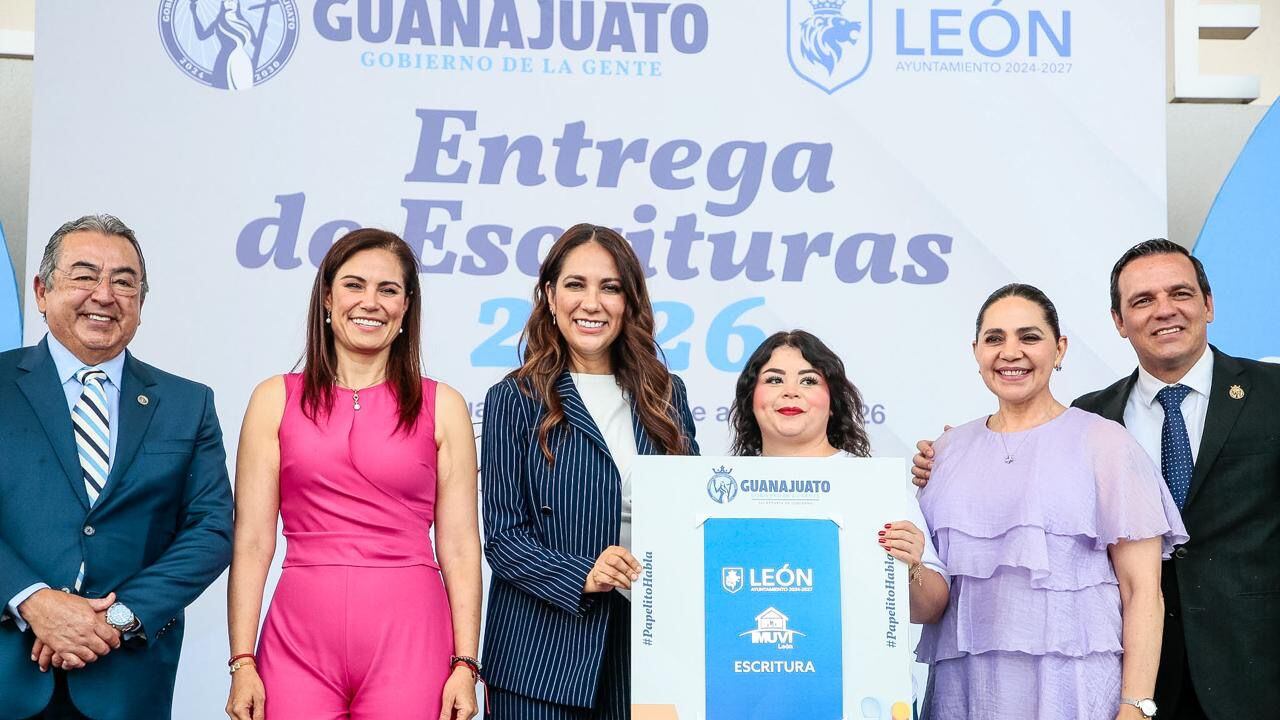 Libia Dennise García destaca avance en certeza jurídica con 300 escrituras en León