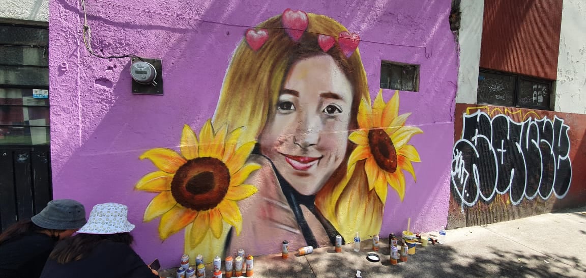 Mural con el rostro de Fernanda Sabalza