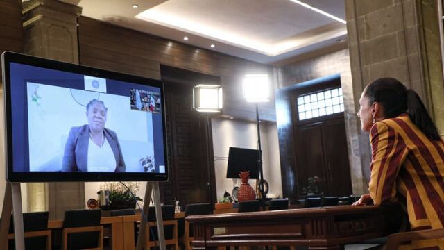 Claudia Sheinbaum mantiene conversación con Francia Márquez