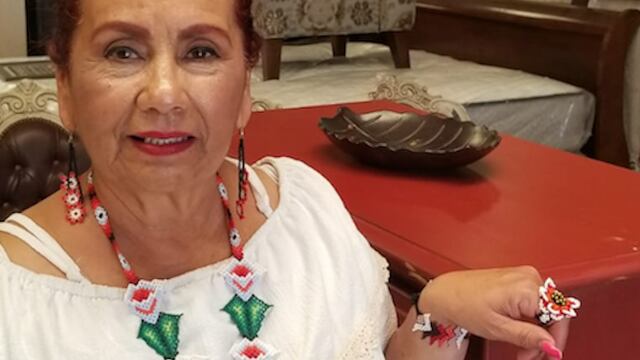 Martha González, de 64 años de edad, es la abuela más querida por la afición mexicana.