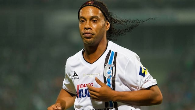 Ronaldinho jugó en México con los Gallos de Querétaro