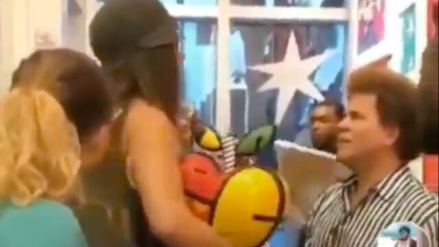 Romero Britto y mujer