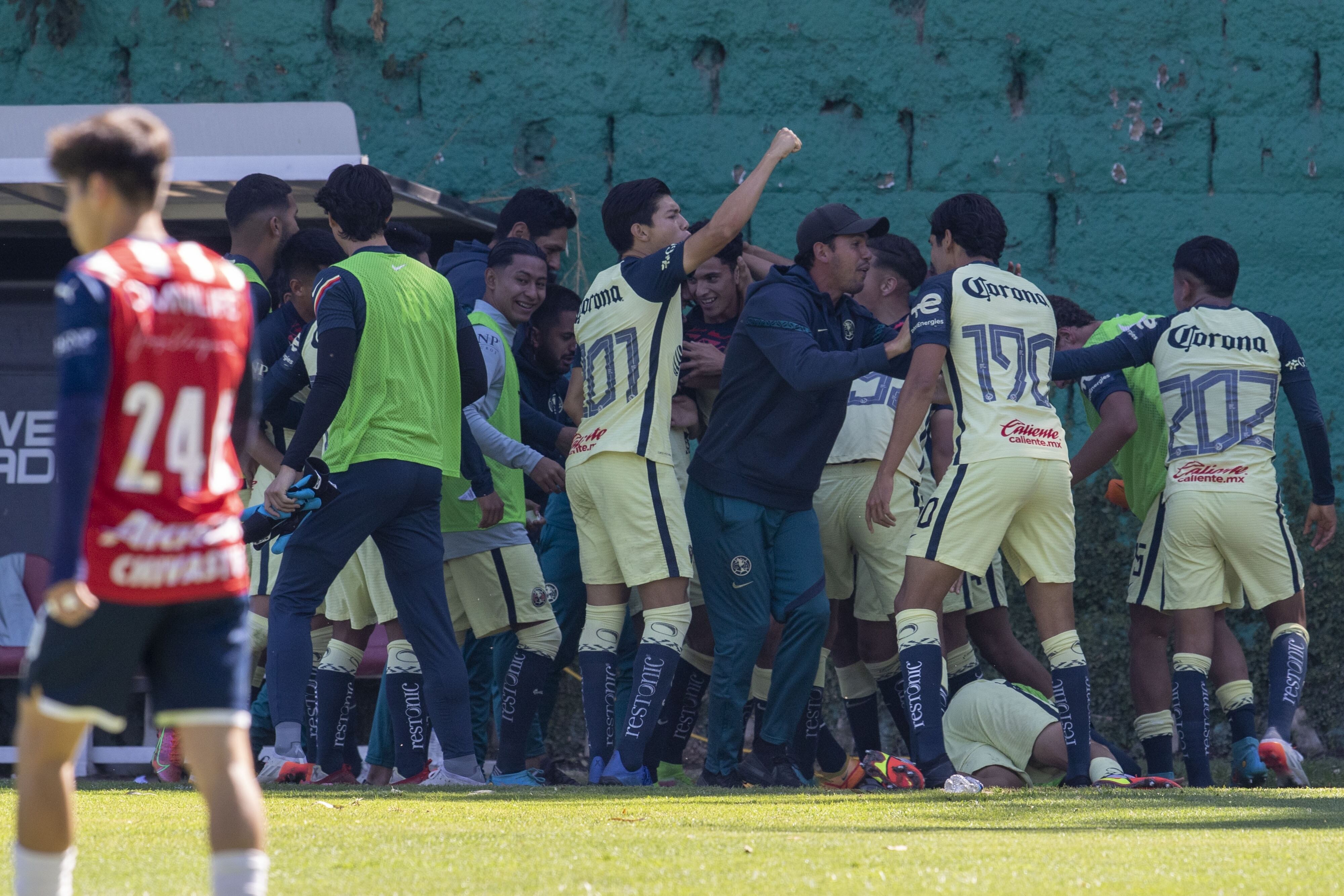 Club América festeja gol en la Sub 20