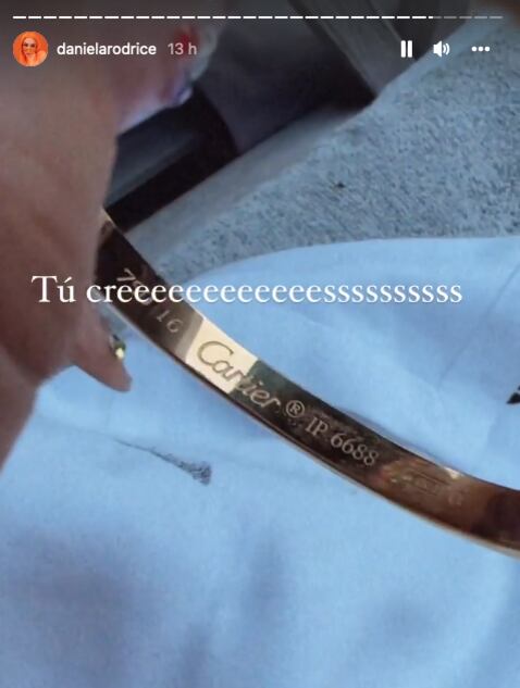 Daniela Rodrice enseña sus pulseras Cartier