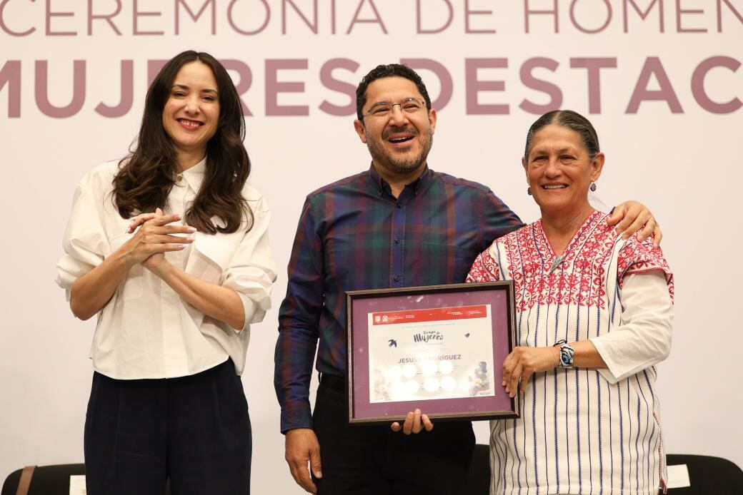 Gobierno CDMX rinde homenaje a mujeres