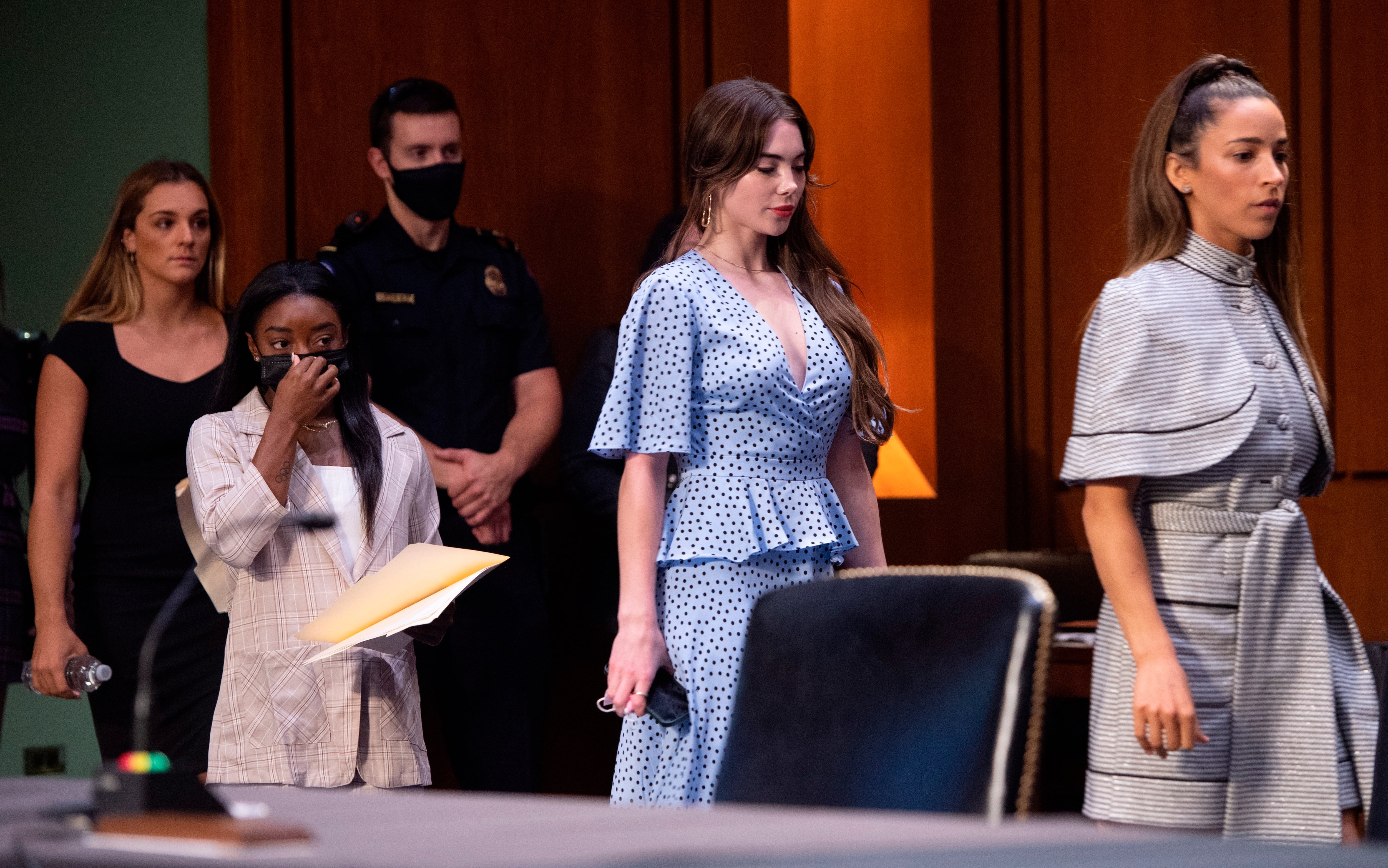 Las gimnastas olímpicas de EE.UU. Maggie Nichols, Simone Biles, McKayla Maroney y Aly Raisman en el Senado estadounidense para declarar sobre el caso de abuso sexual de Larry Nassar