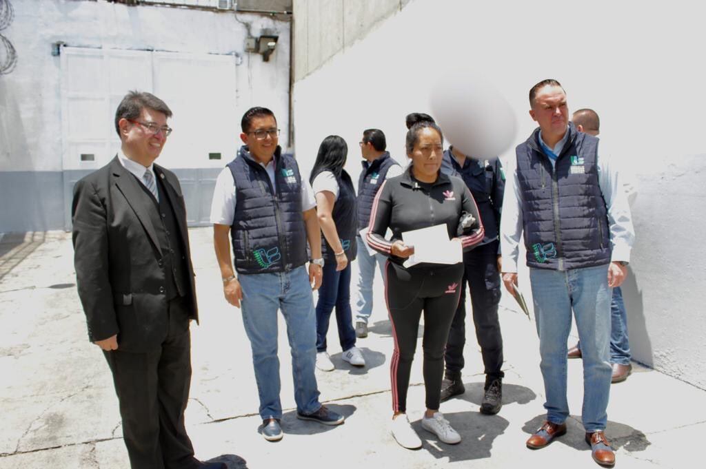 María de la Luz llevaba 4 años en la cárcel por robar unas botanas; le dieron amnistía y salió de prisión