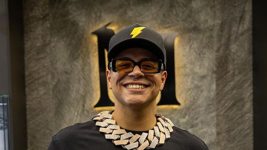 Eduin Caz se habría peleado con banda que contrató porque le querían picar los ojos