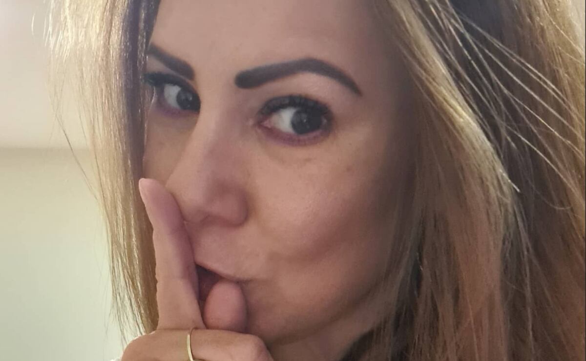 Mariana Robles sí resulto ilesa y los golpes en su cara fueron evidentes en la misa para Nicandro Díaz