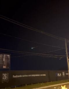 OVNI volando hacia la Tierra haciendo "movimiento inteligente"
