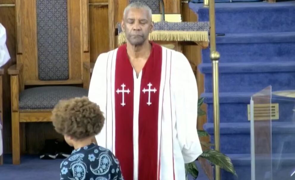 Denzel Whasington se bautiza