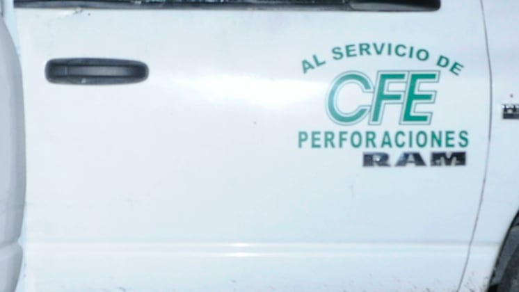 Camioneta de CFE. Asalto de vivienda.