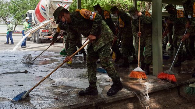 CEMEX y SEDENA sanitizan diversas áreas del Hospital Militar Regional de Especialidades de la Cuarta Región Militar en Nuevo León. (14 de abril