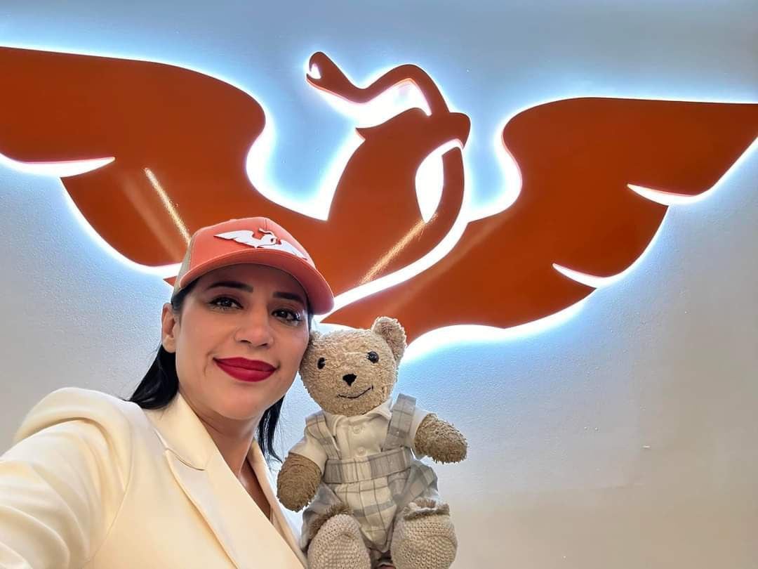 Sandra Cuevas revela el significado del osito de peluche