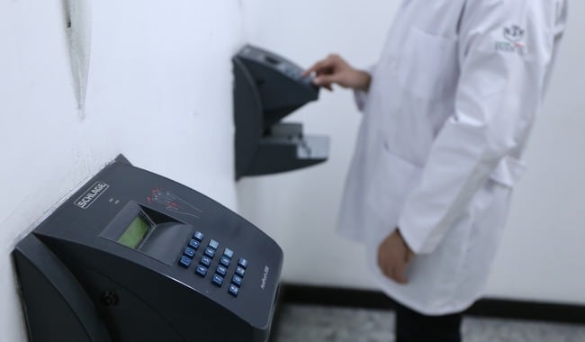 Los médicos del ISSSTE ahora deben checar entrada