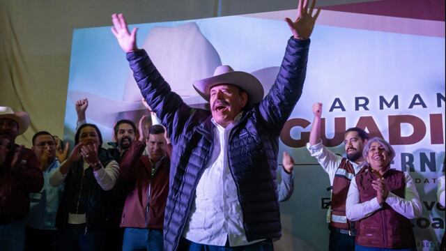Armando Guadiana durante el arranque de su precampaña en San Pedro, Coahuila.