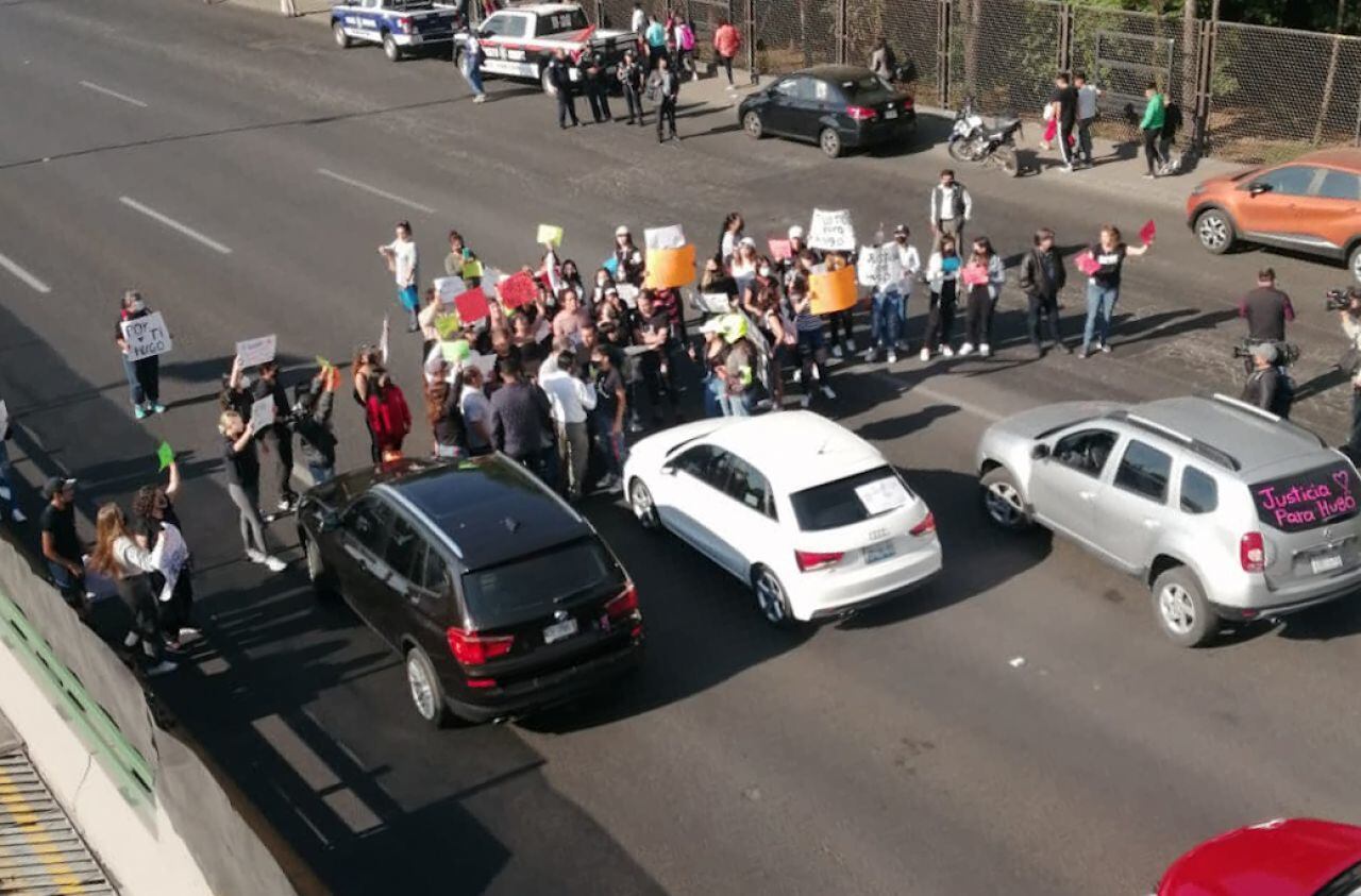 Protestas de padres de Hugo Carbajal