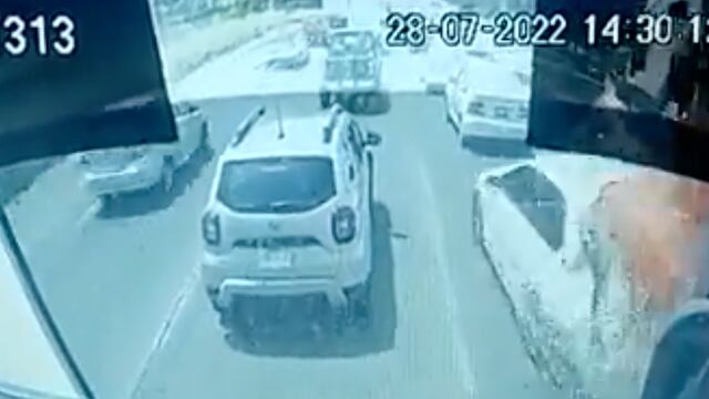 Video de la carretera Chapala cuando  tráiler se queda sin frenos