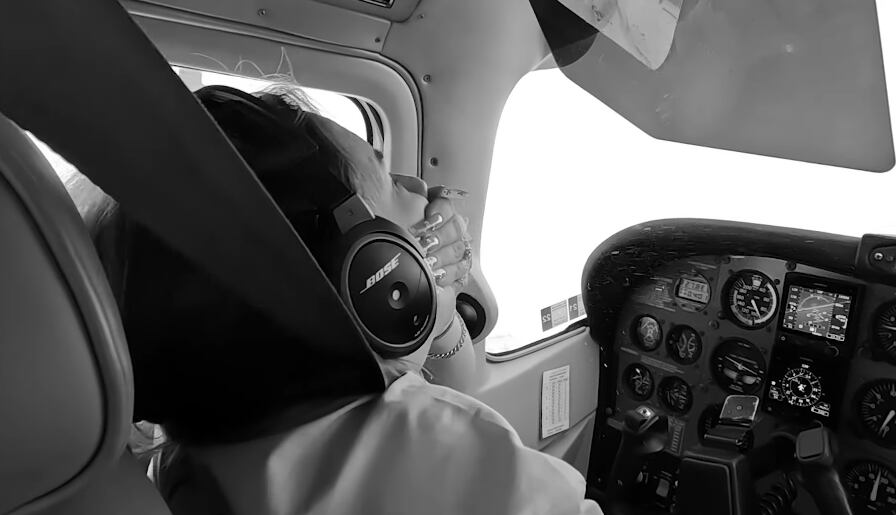 Daniela Rodrice vomitó en una avioneta.
