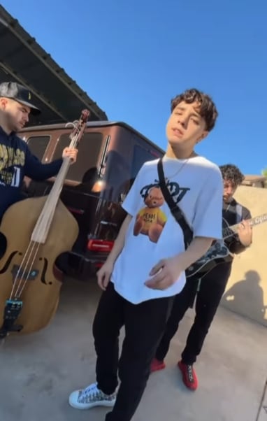 Xavi, cantante de corridos tumbados