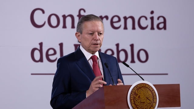 Arturo Zaldívar defiende reforma al amparo