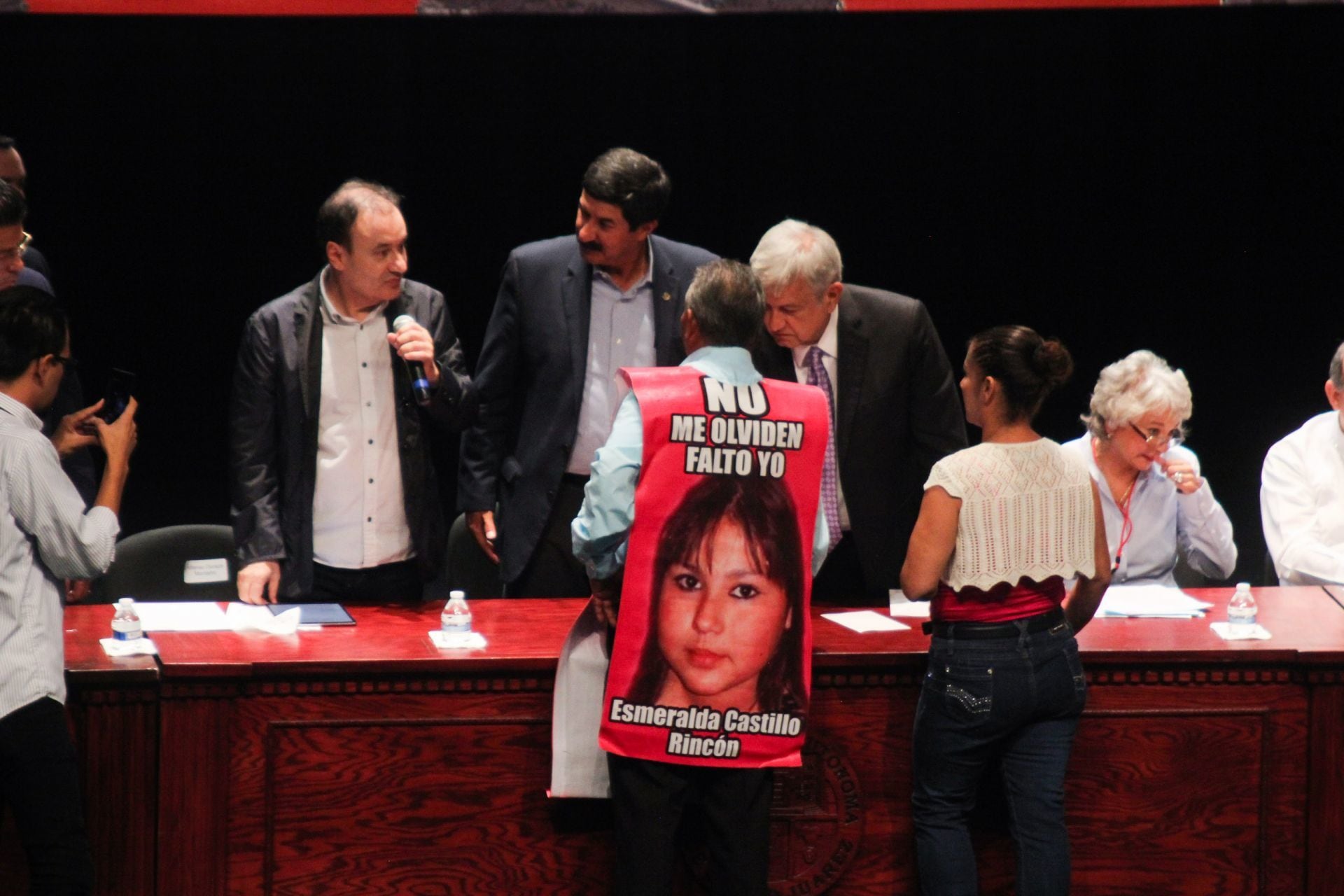 Papá de Esmeralda frente a AMLO en 2018