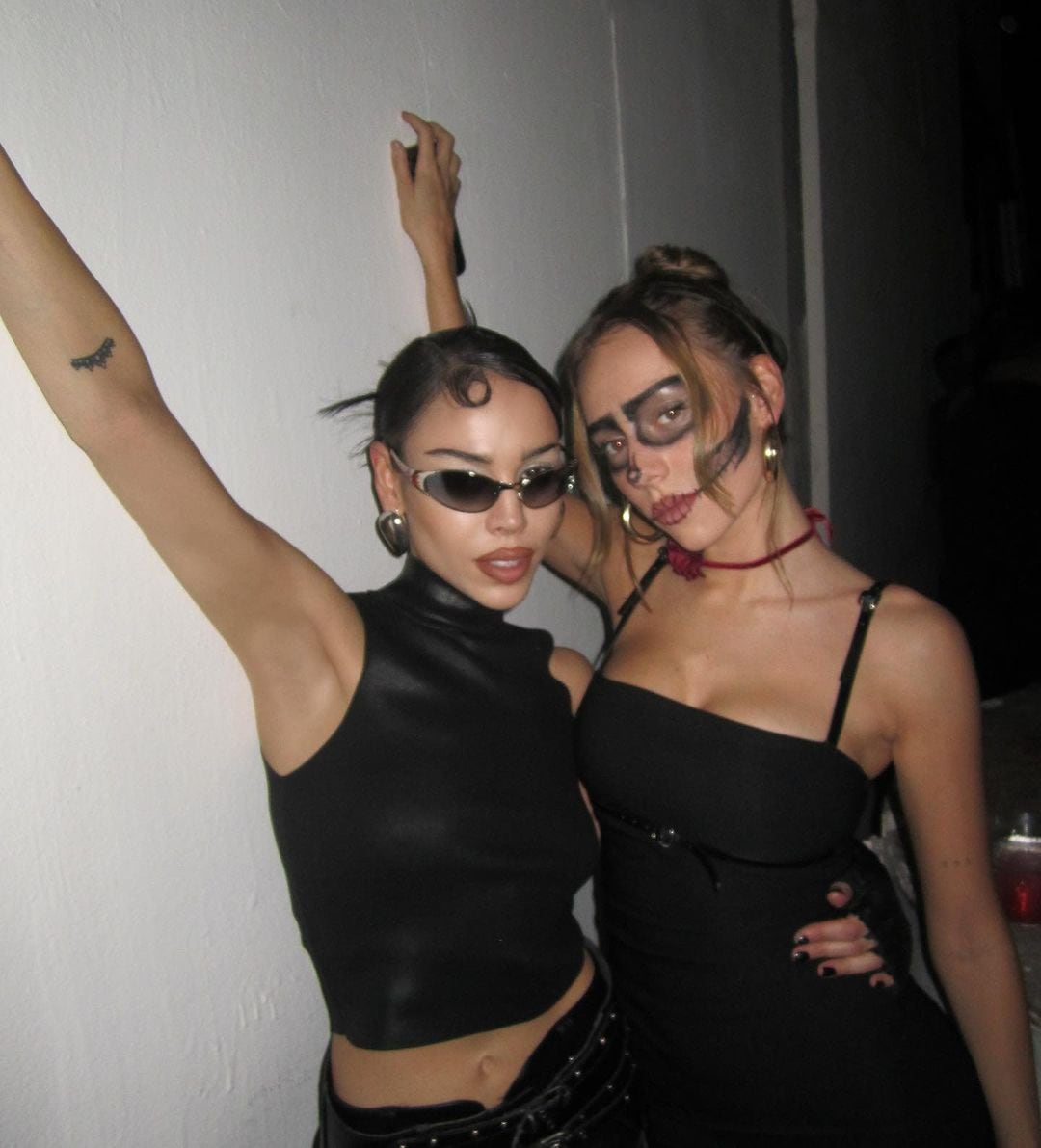 Danna Paola se reencuentra con Ester Expósito.