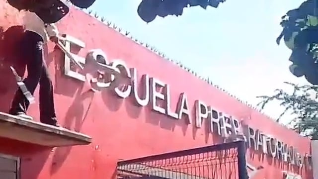 Alumnos de Prepa 17 de El Salto protestan por casos de acoso sexual de maestros