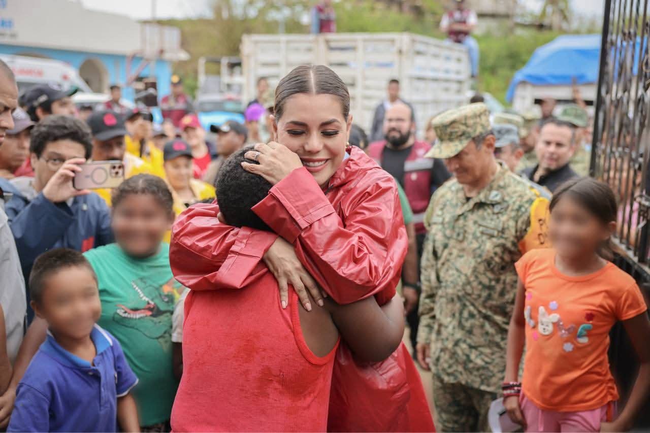 Evelyn Salgado atiende zonas afectadas por el huracán Erick