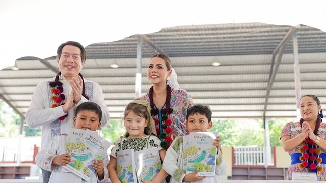 Evelyn Salgado entregó mobiliario y libros en lenguas originarias para dignificar las aulas en Guerrero.