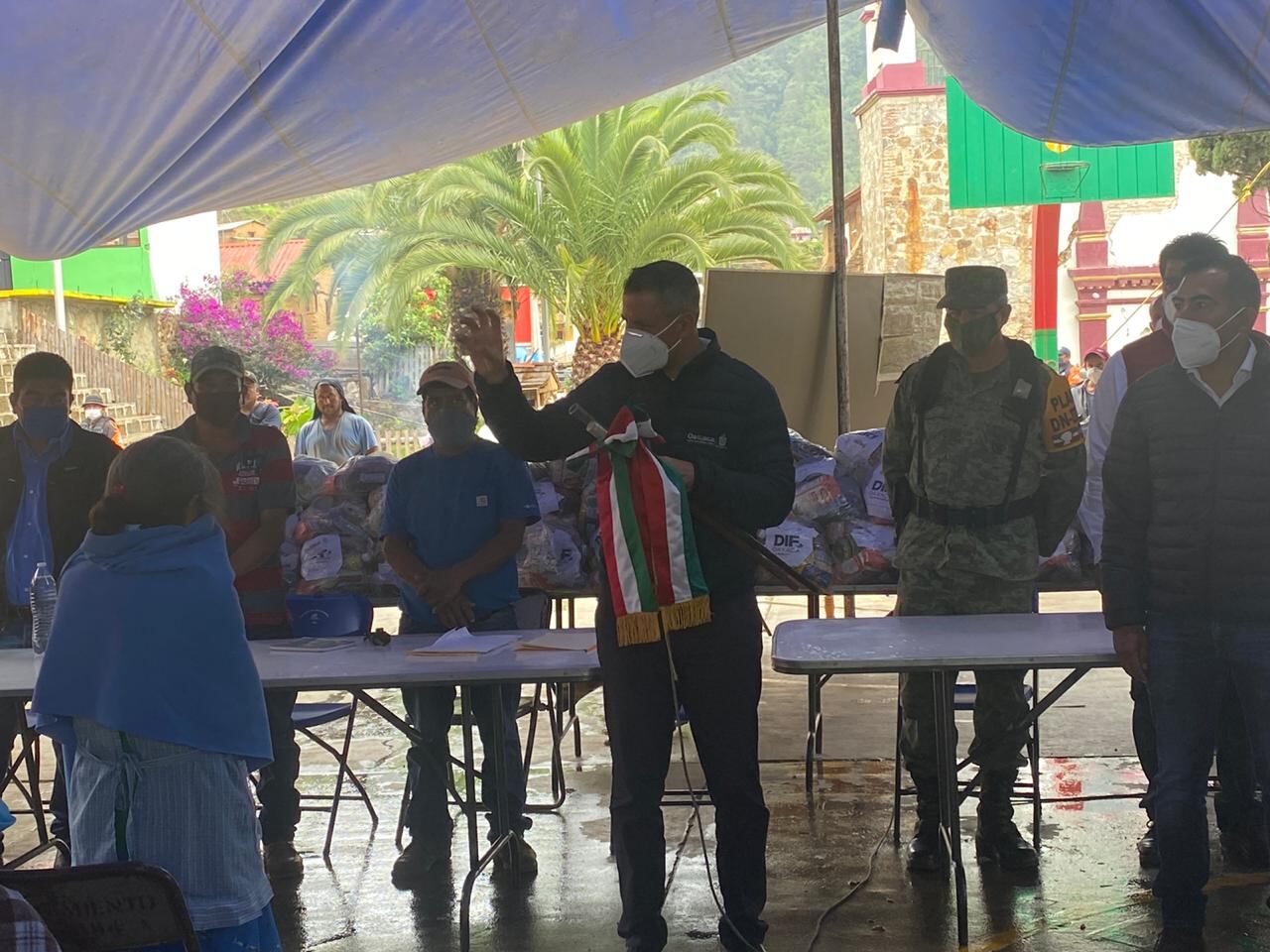 Murat recibió el bastón de mando.