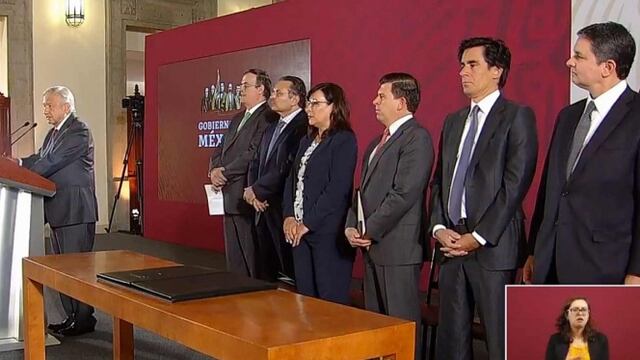 El anuncio oficial fue el siguiente: se firmó un decreto y un acuerdo con las instituciones bancarias HSBC, J.P. Morgan y Mizuho Securities, para fortalecer las finanzas de Petróleos Mexicanos
