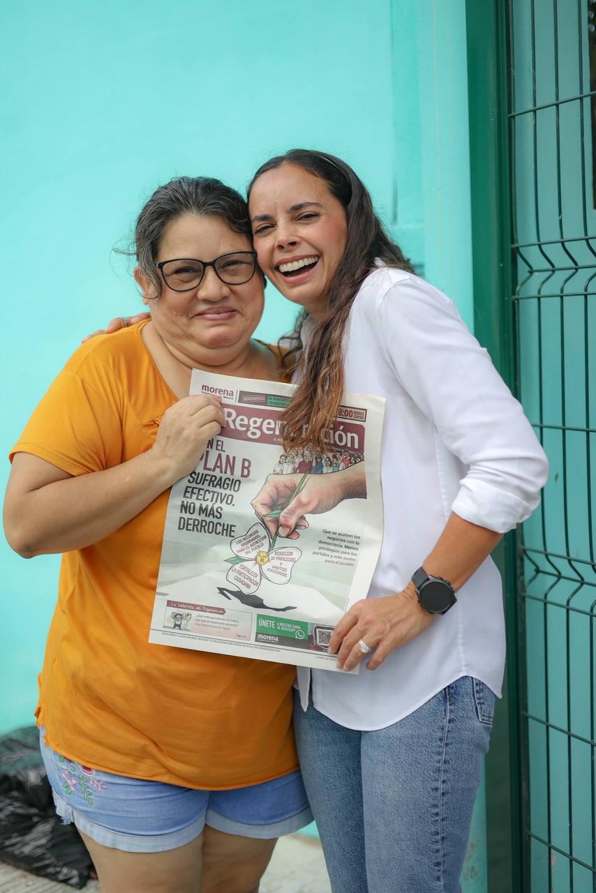 Ana Paty Peralta realiza recorrido casa por casa en Puerto Morelos para promover programas de la Cuarta Transformación.