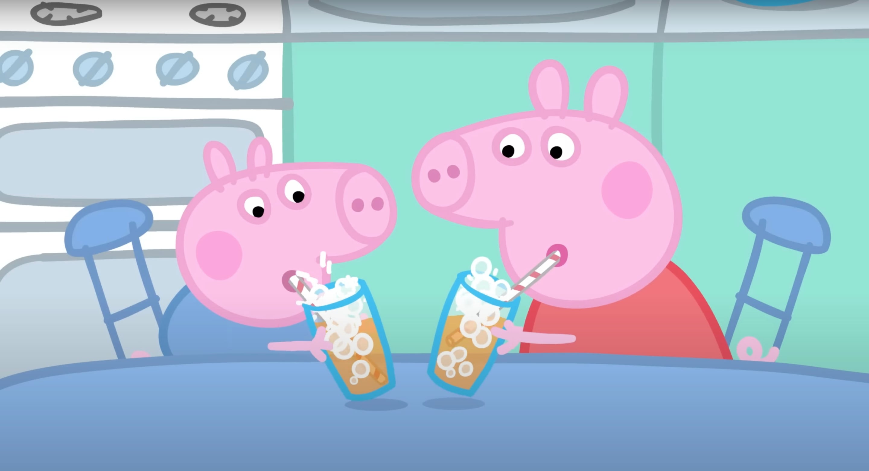 Peppa Pig le enseña a hacer burbujas a George Pig