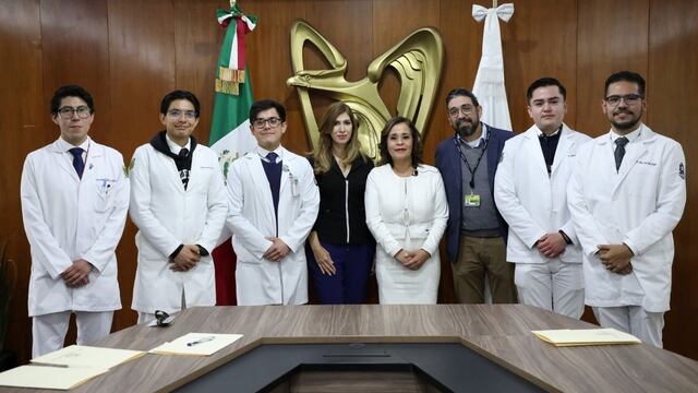 Internos del IMSS que celebraron XV años de paciente bailando el vals son reconocidos por su humanismo