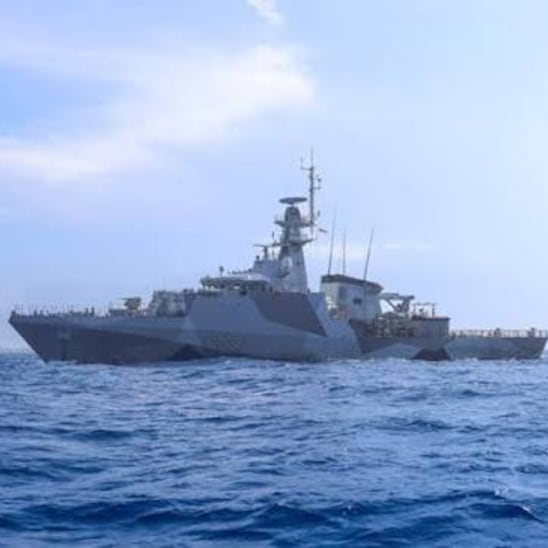 Cancillería de Argentina rechaza la presencia de un buque de guerra británico en sus aguas