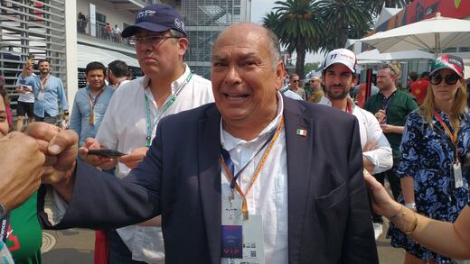 El papá de Checo aprovecha a su hijo para hacer campaña