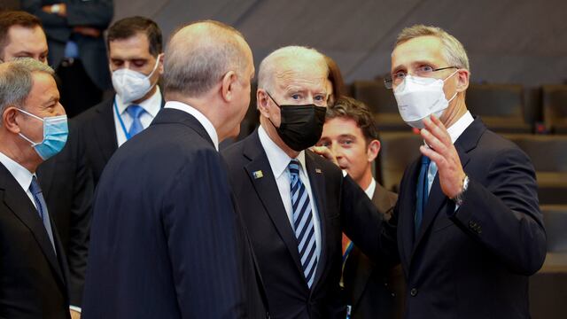 Jens Stoltenberg, secretario general de la OTAN; Joe Biden, presidente de Estados Unidos y  Tayyip Erdogan presidente de Turquía
