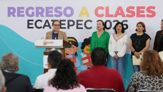 Azucena Cisneros presenta “Ecatepec Te Escucha” y entrega mil 200 aparatos auditivos