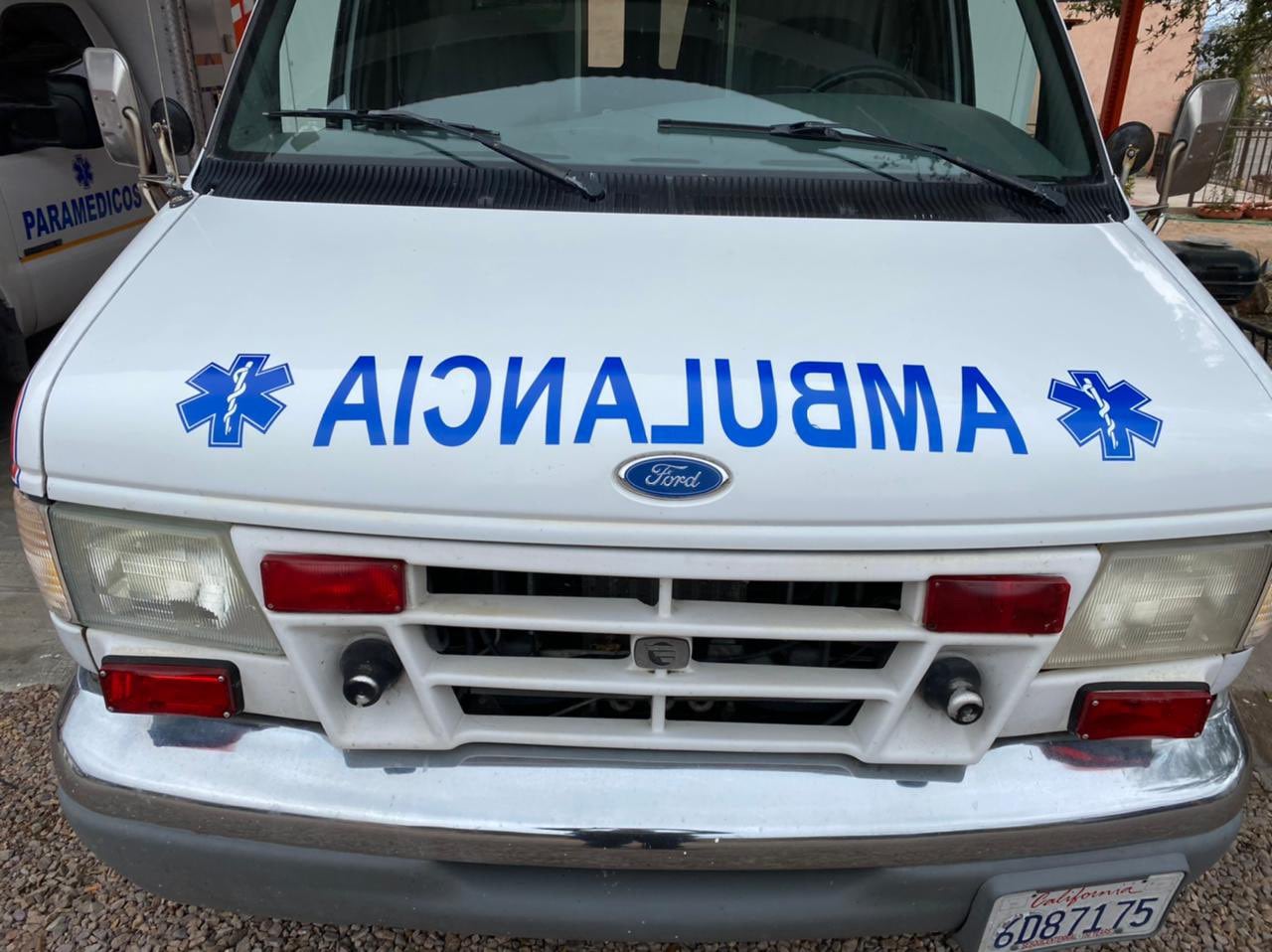 Ambulancia donada por Lilly Téllez a Ures