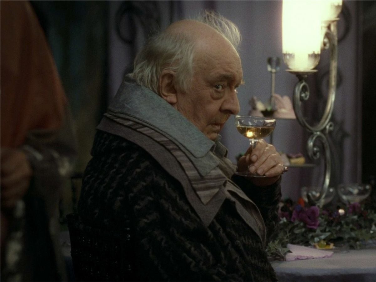 David Ryall como Elphias Doge