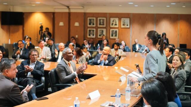 Claudia Sheinbaum en reunión con empresarios de Los Ángeles