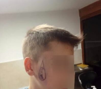 Niño se tatúa frase de Gazir