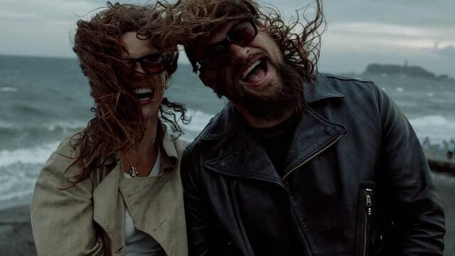 Jason Momoa y Adria Arjona, hija de Ricardo Arjona, son novios y estos fotos lo confirmaron