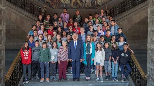 AMLO, de presidente a guía en Palacio Nacional